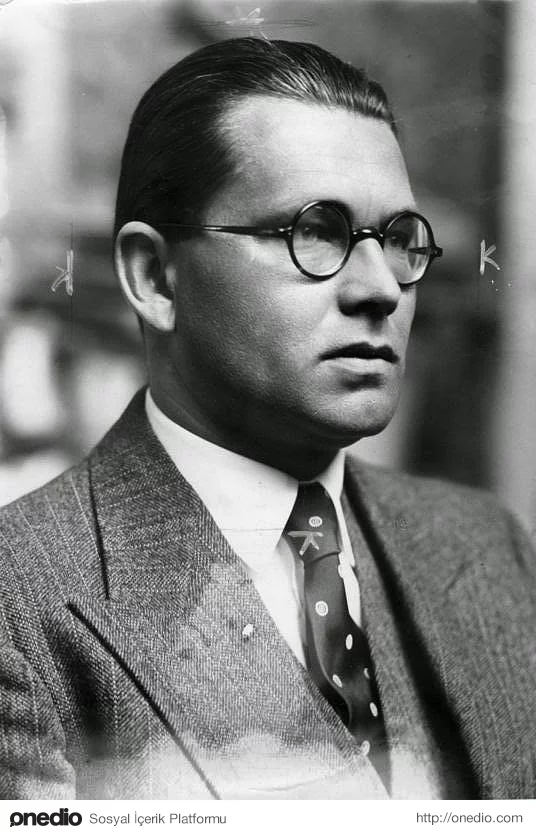 T4 Aksiyonu'ndan sorumlusu, Nazilerin en yetkili isimlerinden biri olan Philipp Bouhler.
